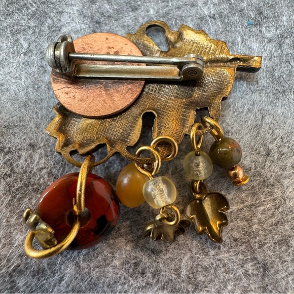 Red and Gold Nature-Inspired Brooch with Leaf Design - Picture 2 of 3